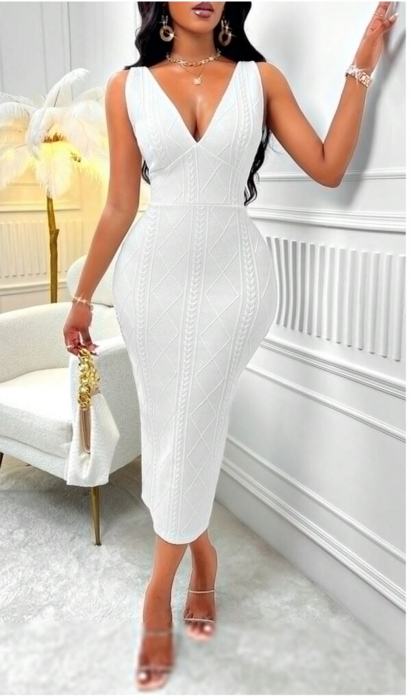 Zolique Solid Color Deep Neck Fitted Dress