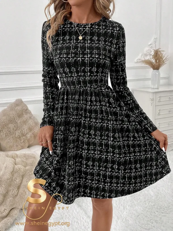 1729159978809e4940aeedaa4a1049562122107820 SHEIN Round Neck Long Sleeve Short Dress