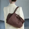 1763392494ba28384ea8ae57261e57bbe7d1ea8a22 CHICVUE 1pc FEISTURE Faux Suede Tote Bag