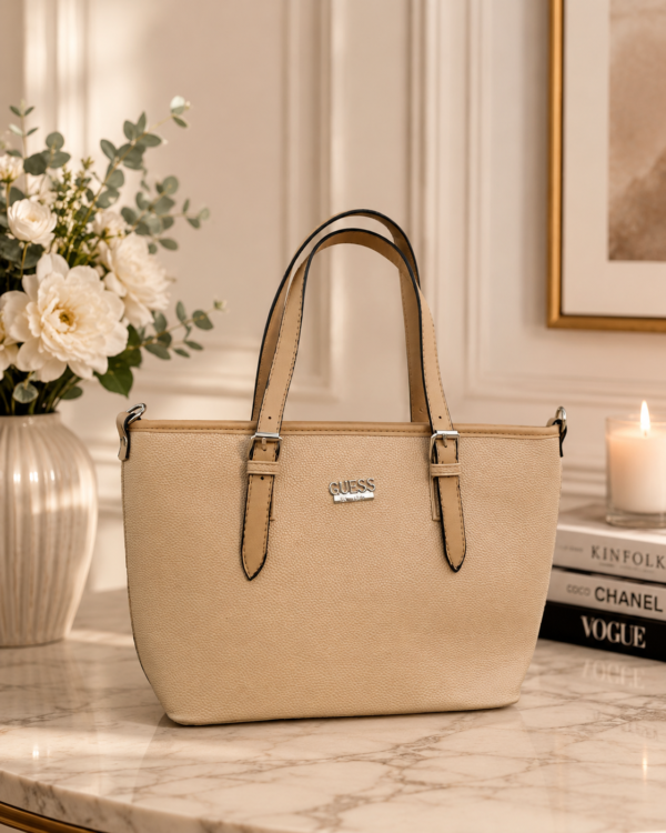 file_00000000dce481f4bf9a210385f01640 Guess Classic Tote Bag